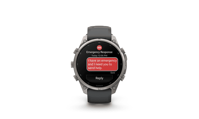En Garmin Fenix ​​9 Pro inReach GPS-smartklokke som viser en SOS-melding på skjermen.