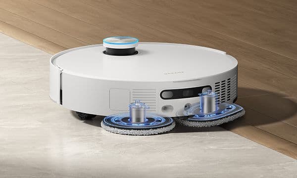 Dreame L60 Pro Ultra robotstøvsuger gør gulvet rent ved hjælp af mopperne