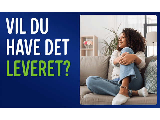 Kvinde, der sidder i en sofa, med teksten: «Vil du have det leveret?»