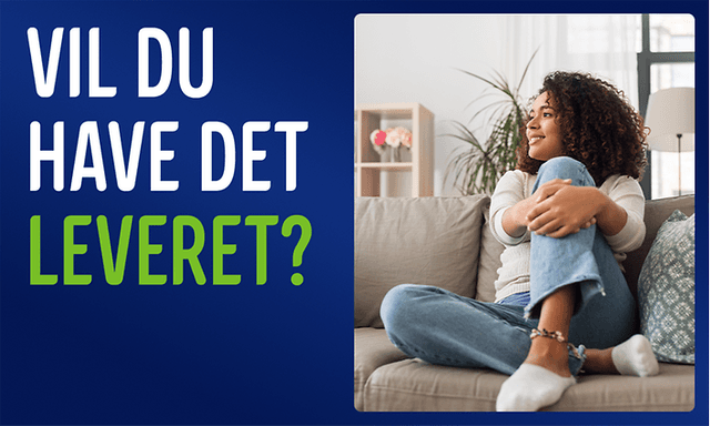 Kvinde, der sidder i en sofa, med teksten: «Vil du have det leveret?»