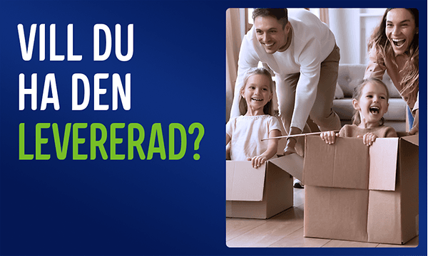 Mamma och pappa som leker med sina två barn i vardagsrummet, med texten: «Vill du få den levererad?»