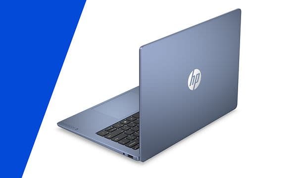 En grå HP Omnibook 3 14" AI-PC sett skrått bakfra.