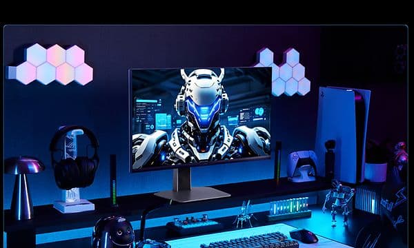 Gaming setup med TCL-skærm, gamingkonsol, høretelefoner, blåt lys og mere
