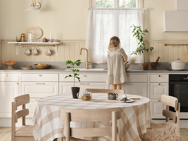 Epoq_Heritage Warm White_Luserna Grigio_w_model_1600x600