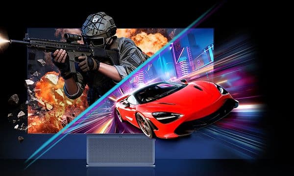 TCL 32X3A-skärm med delad bild: en soldat i ett actionspel och en röd sportbil i ett racingspel.