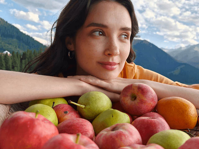 Oppo-X10 phone-apples