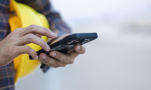 Telecom - Tough Phones Guide - Smartphone made tough by durable cover