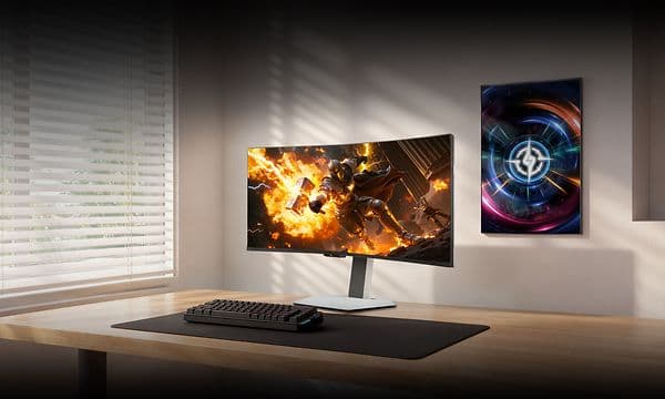 TCL-gamingskærm på et skrivebord med et minimalistisk setup