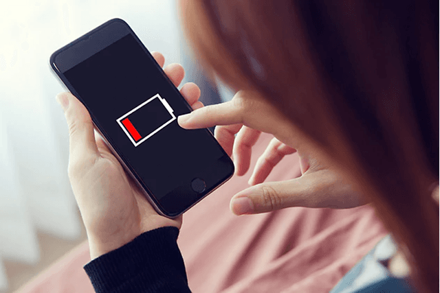 Smartphone med et lavt batteri