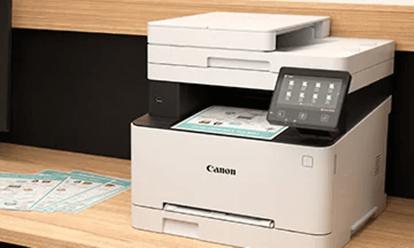 i-SENSYS printer på et bord