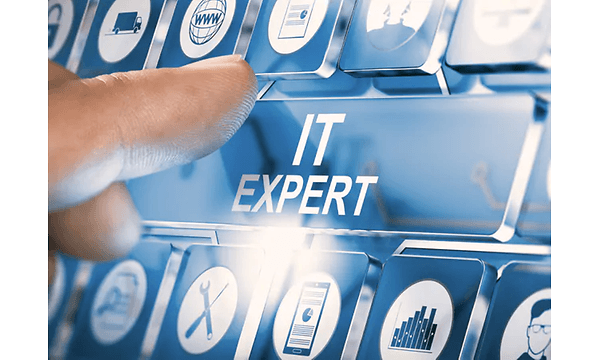 Knapp på ett tangentbord där det står "IT expert" och en massa andra olika symboler för IT-säkerhet. 