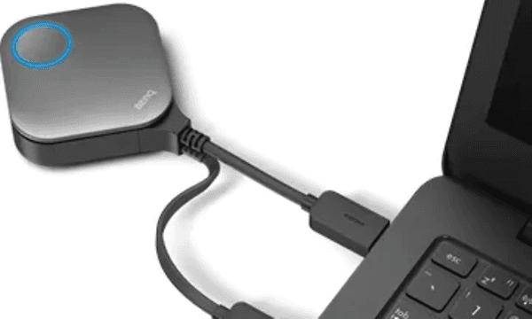 BenQ InstaShow koblet til en laptop