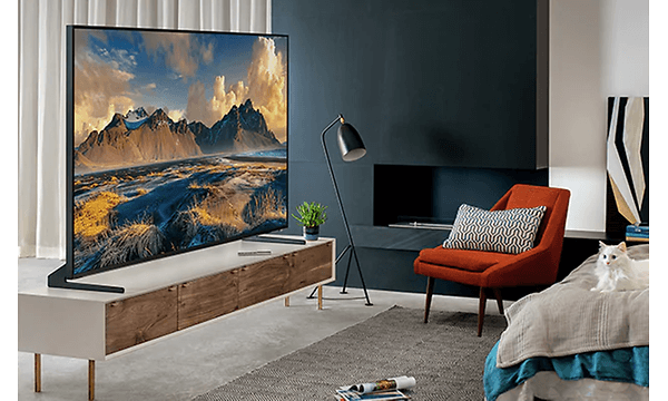 stort tv i et moderne rum