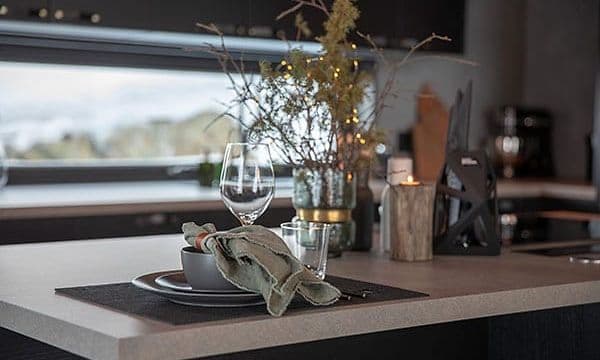 pænt opdækket køkkenø